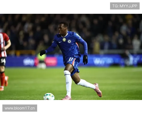 阿贾克斯关键战能力受质疑，近期状态下滑对赛季走势形成制约