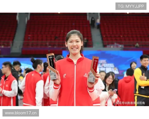 李盈莹打完比赛直接开直播，居然没换衣服还吃零食，这日常真不像职业运动员！