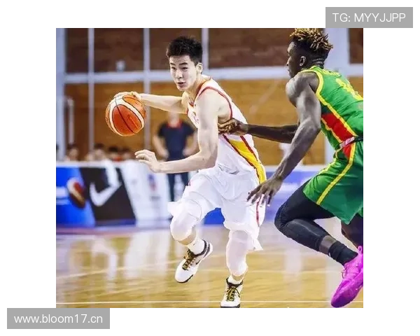 郭昊文刚发了厨房照，那口锅比我月薪还贵，我笑不出来